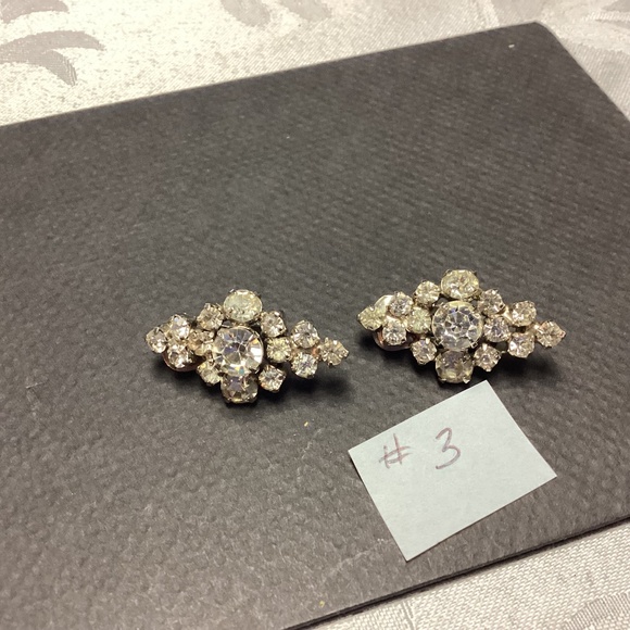 Rhinestone diagonal earrings, vintage clip MOMS COLLECTIONS BLING !!! - Picture 1 of 5